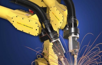 二手工業(yè)機(jī)器人模型，現(xiàn)場(chǎng)展示優(yōu)美的舞蹈姿態(tài)。