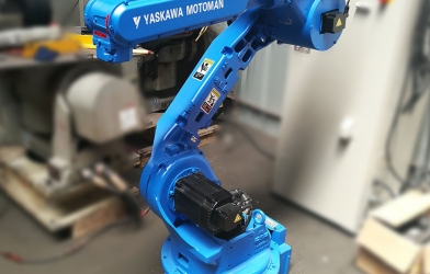 國(guó)內(nèi)機(jī)床企業(yè)研制與應(yīng)用機(jī)器人的情況